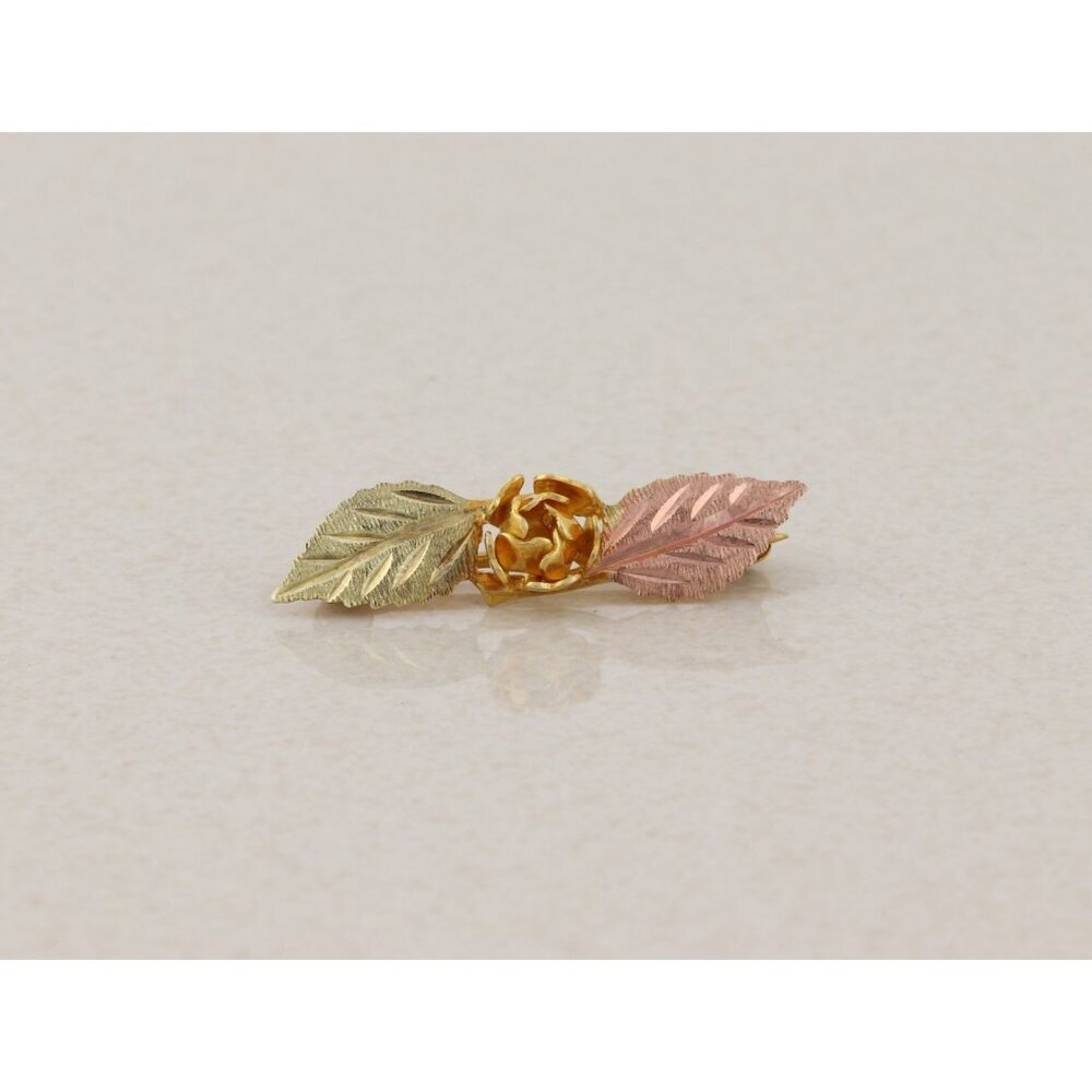 Pin 10k Black Hills Gold Flower and Leaf Design Pin Brooch 1/4" x 1 1/8"